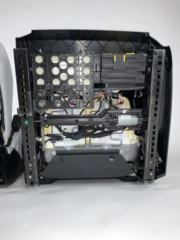 10044_BMW_M5_interior-13-1100x1467 Interior BMW M5 (F90) Leather Silverstone