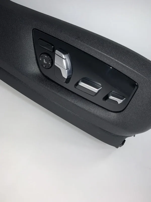 10044_BMW_M5_interior-6-1100x1467 Interior BMW M5 (F90) Leather Silverstone