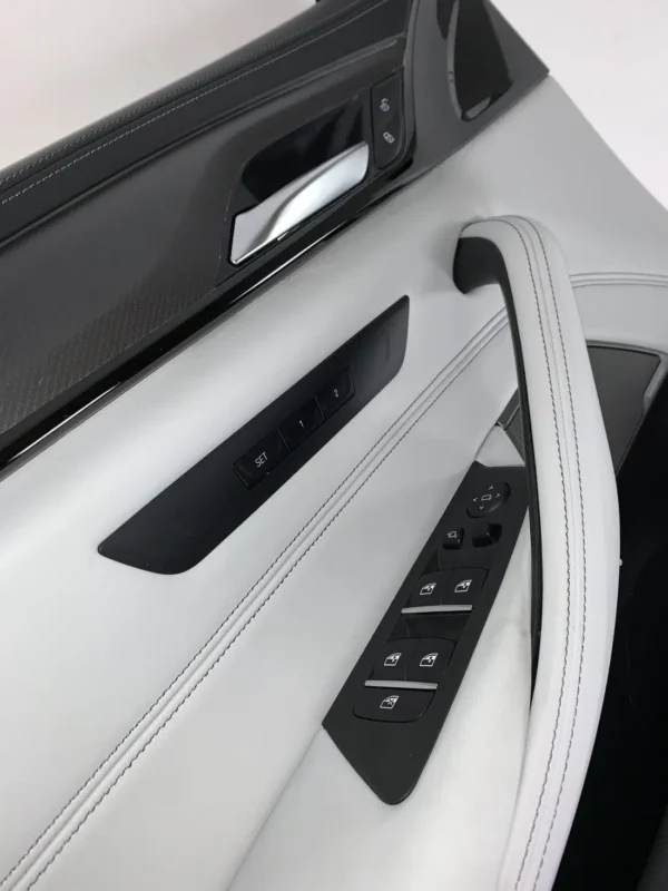 10049_BMW_M5_interior-18-1100x1467 Interior BMW M5 (F90) Leather Silverstone