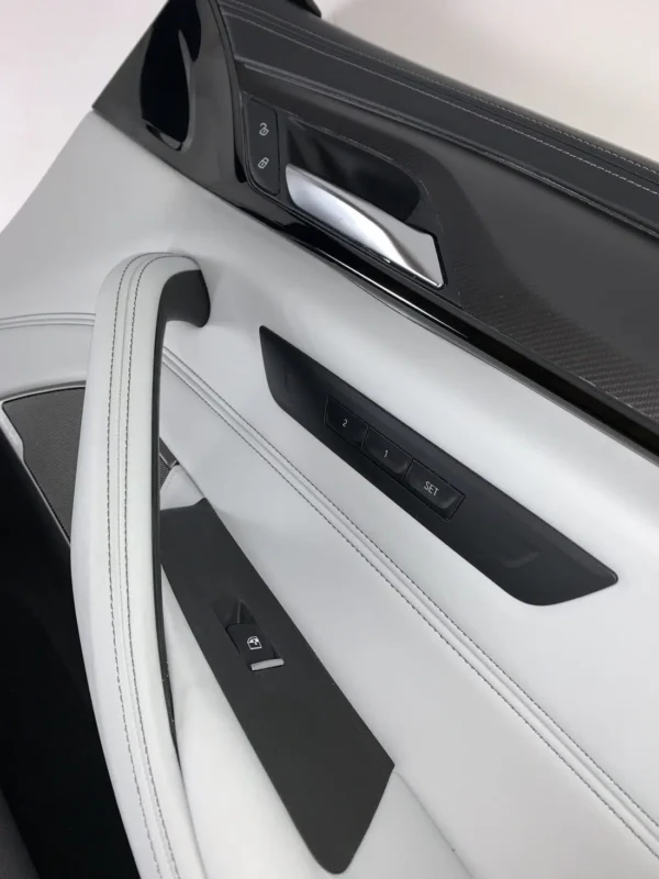 10049_BMW_M5_interior-22-1100x1467 Interior BMW M5 (F90) Leather Silverstone