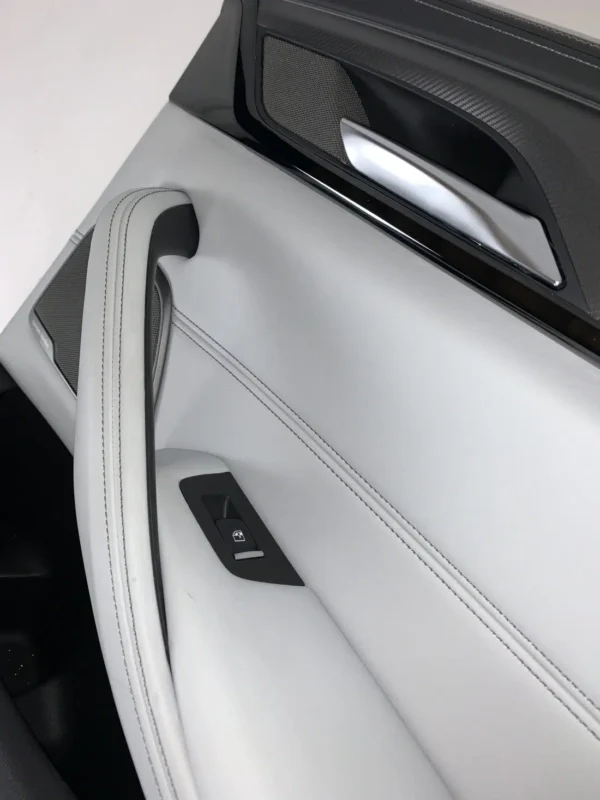 10049_BMW_M5_interior-26-1100x1467 Interior BMW M5 (F90) Leather Silverstone