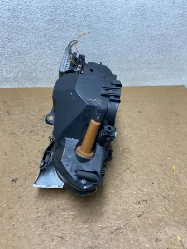 2004 2005 2006 BMW 3 E46 Coupe Right Passenger RH Xenon OEM Headlight T0658 DG