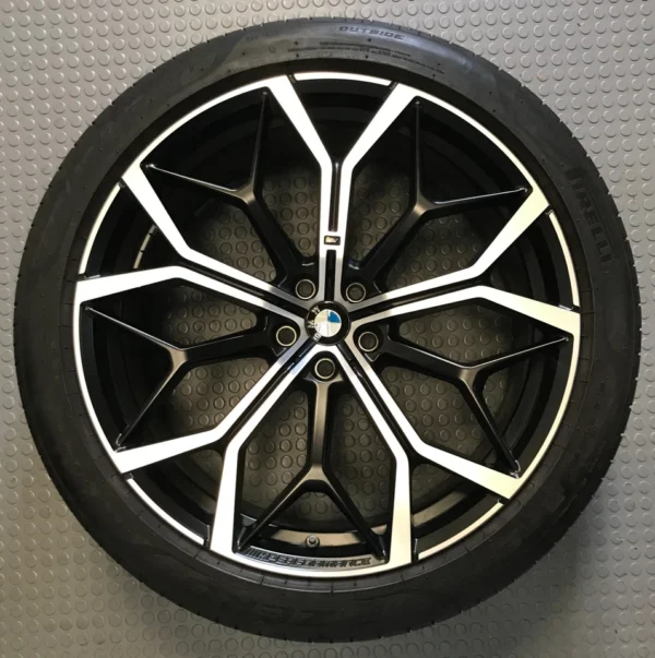 s-l960 (4) GENUINE BMW X7 G07, 785M, M Performance 22" Alloy Wheels, Pirelli P-Zero tyres.