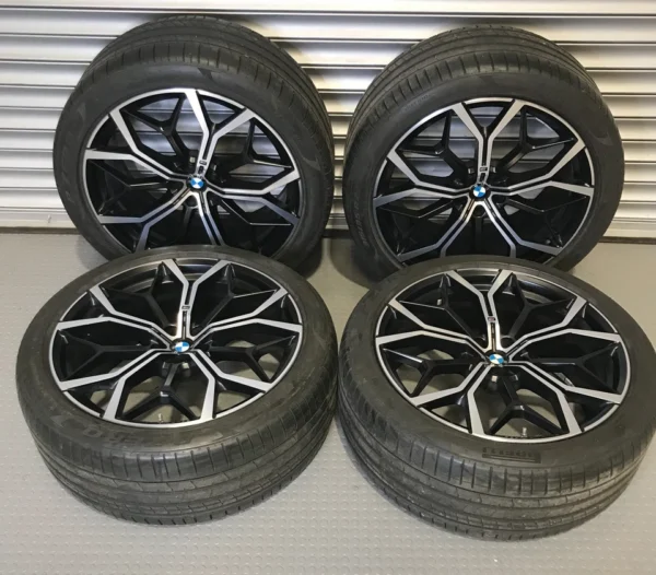s-l960 (5) GENUINE BMW X7 G07, 785M, M Performance 22" Alloy Wheels, Pirelli P-Zero tyres.