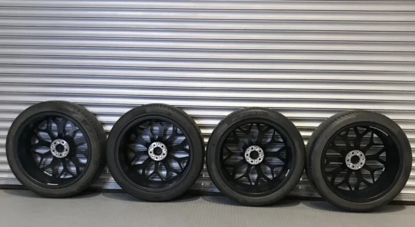 s-l960 (8) GENUINE BMW X7 G07, 785M, M Performance 22" Alloy Wheels, Pirelli P-Zero tyres.