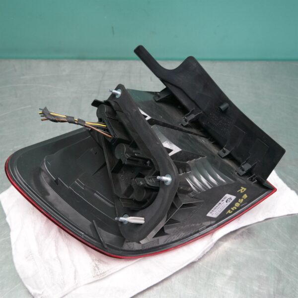 RIGHT TAILLIGHT E84, 08/12-07/15