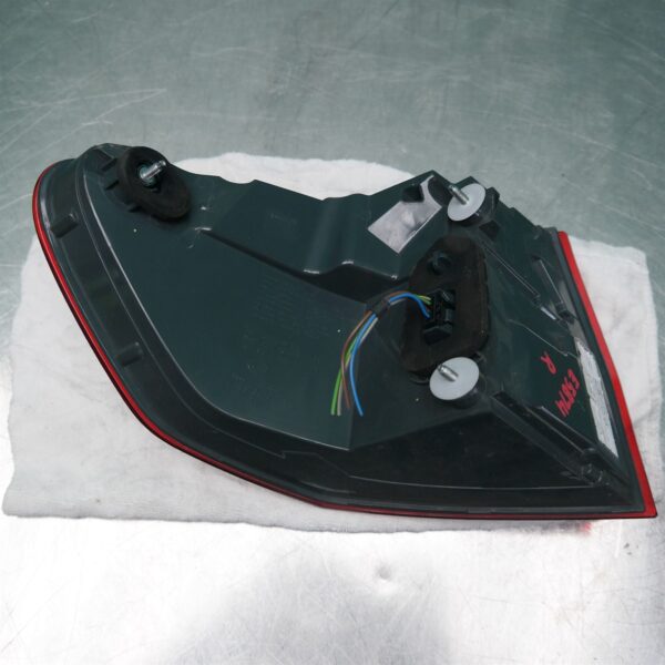 RIGHT TAILLIGHT F11, WAGON, 05/10-01/17