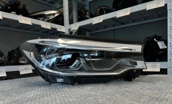 44 BMW 5 Series G30 G31 G38 F90 ICON Adaptive LED Headlight RIGHT GENUINE 7214962