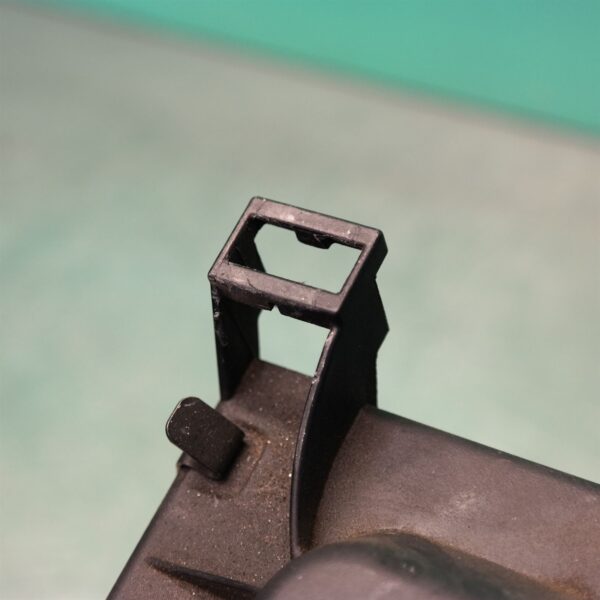 AIR CLEANER/BOX E70 (725) *13-20* P