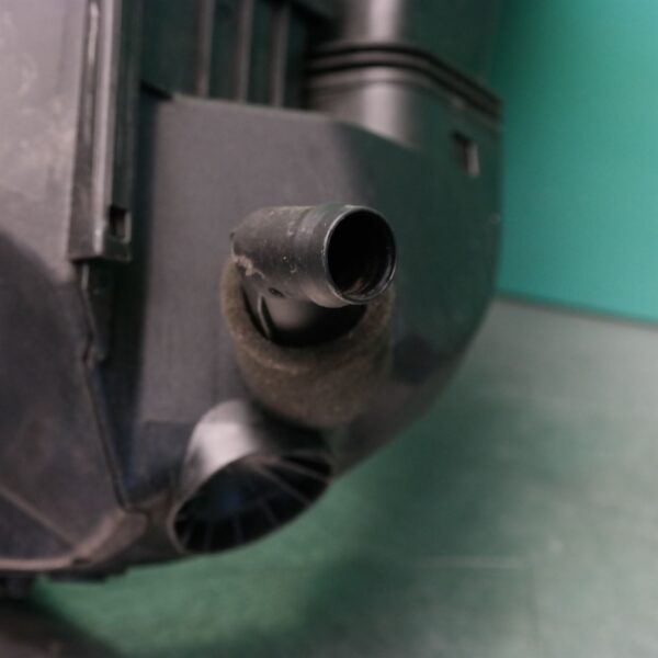 AIR CLEANER/BOX E84 (599) *13-20*