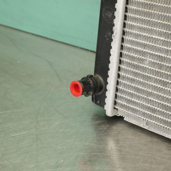 RADIATOR F30 (102) *17-05*