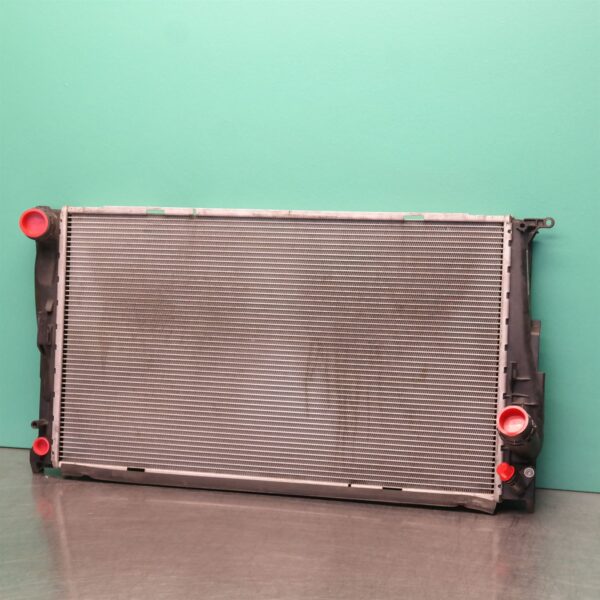 RADIATOR E87 (059) *17-05*