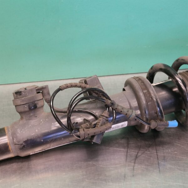 RIGHT FRONT STRUT F16 (747) *31-10*