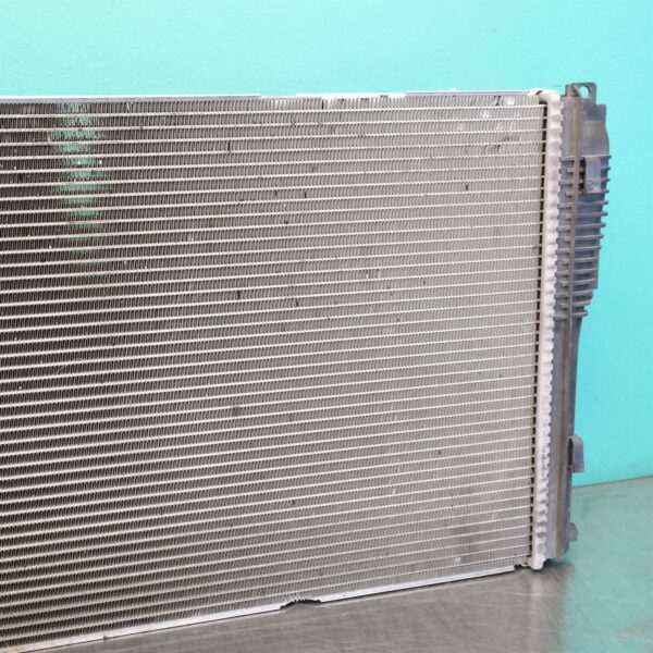 RADIATOR F (104) *17-05* F22 F23