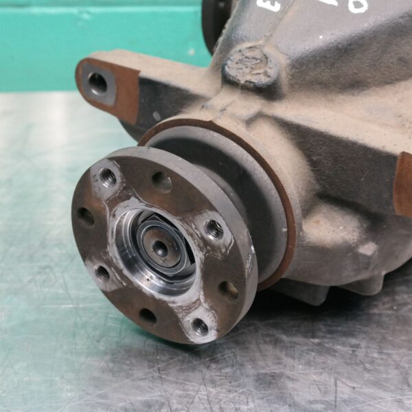 DIFFERENTIAL CENTRE E90 (179) *33-05* 3.73R P6