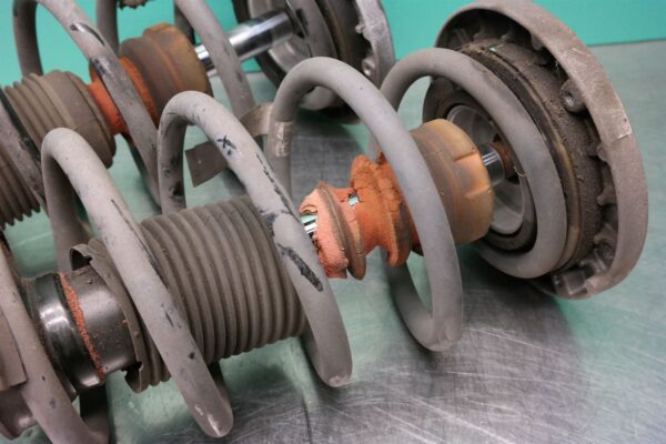 STRUT SET F25 (409) (410) *31-10* Front