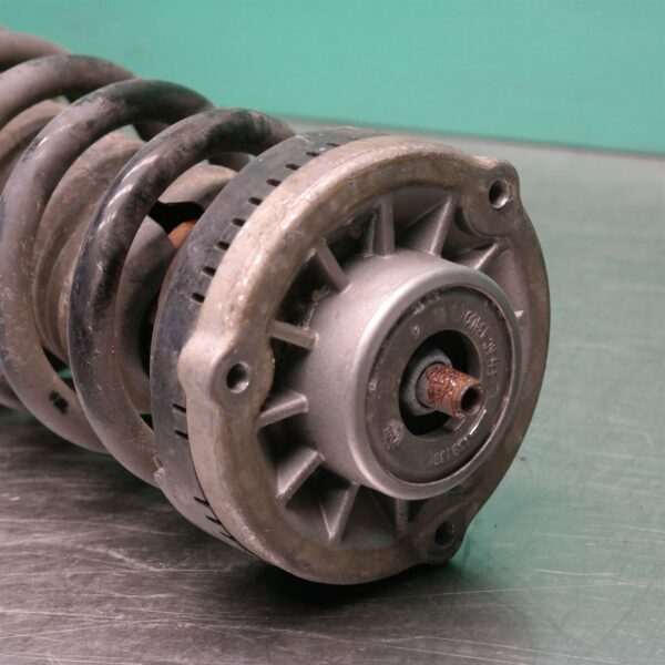 RIGHT FRONT STRUT F01 (926) *31-10*