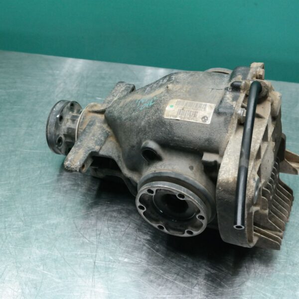 DIFFERENTIAL CENTRE E53 Rear (579) *33-05* 3.23 D6 Manual