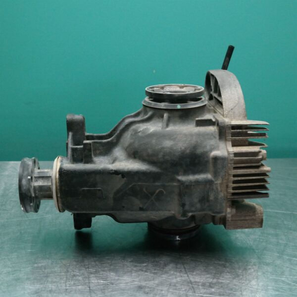 DIFFERENTIAL CENTRE E53 Rear (579) *33-05* 3.23 D6 Manual