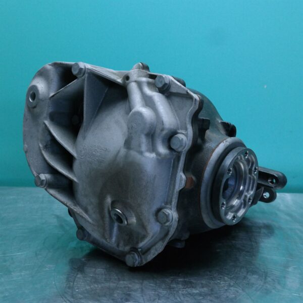 DIFFERENTIAL CENTRE F30 (723) *33-05* 2.81 Ratio P4