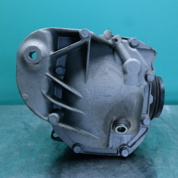 DIFFERENTIAL CENTRE F30 (723) *33-05* 2.81 Ratio P4