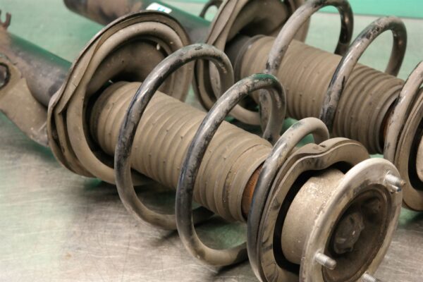 STRUT SET E83 (521) (522) *31-10*