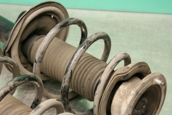 STRUT SET E83 (521) (522) *31-10*