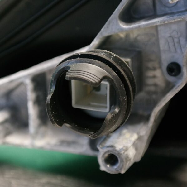 RIGHT DOOR MIRROR E90 (264) *51-07*