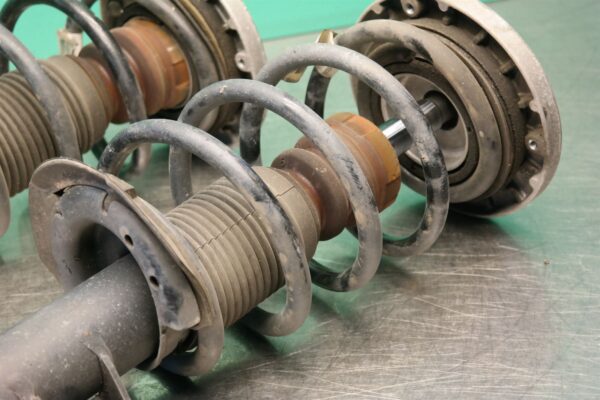 STRUT SET F25 (417) (418) *31-10* Front