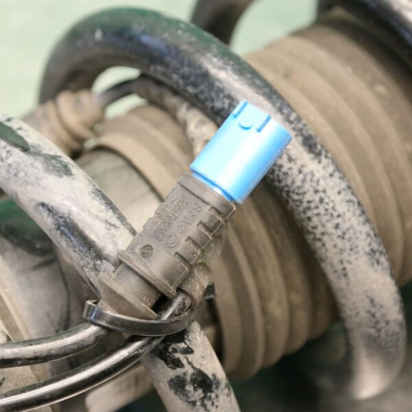 RIGHT FRONT STRUT F15 (084) *31-10*