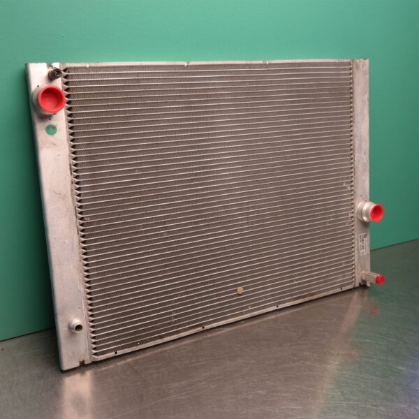 RADIATOR E60 (209) *17-05*