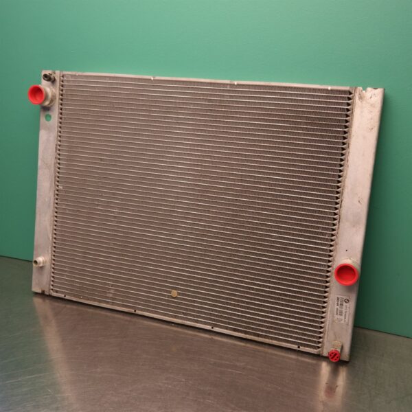 RADIATOR E60 (209) *17-05*