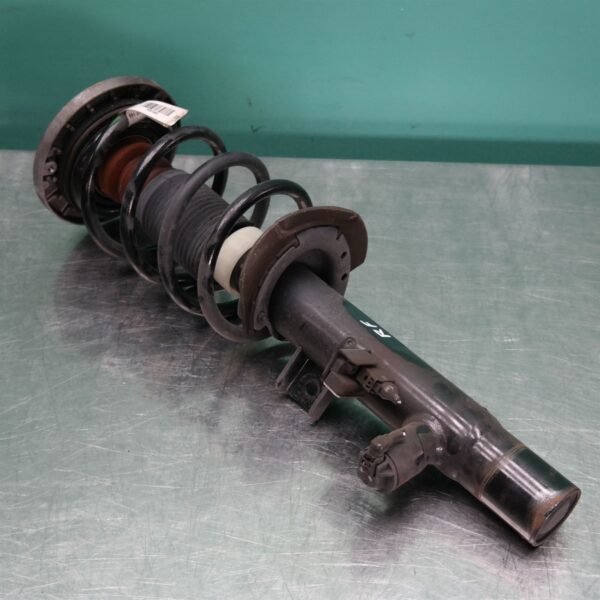 RIGHT FRONT STRUT F26 (028) *31-10*