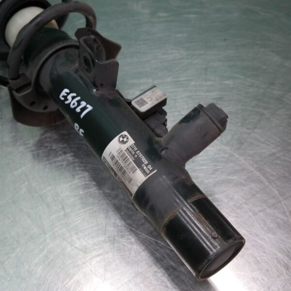 RIGHT FRONT STRUT F26 (028) *31-10*