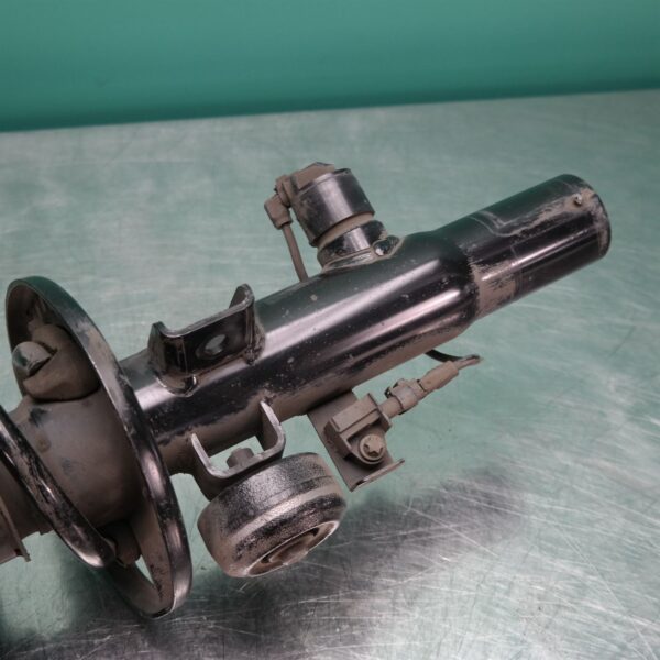 RIGHT FRONT STRUT G02 (158) *31-10*