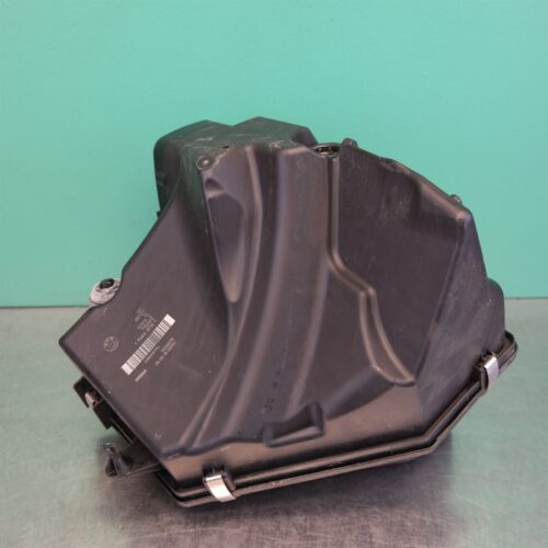 AIR CLEANER/BOX F30 (677) *13-20*