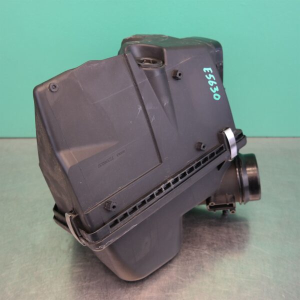 AIR CLEANER/BOX F30 (677) *13-20*