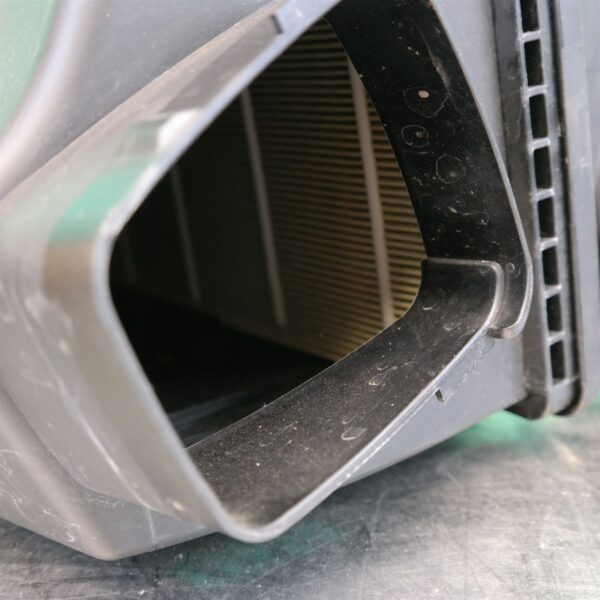AIR CLEANER/BOX F30 (677) *13-20*