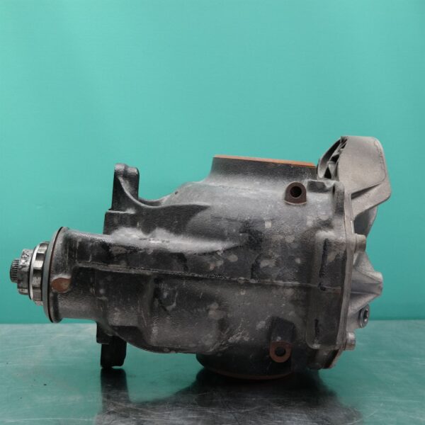DIFFERENTIAL CENTRE F30 (760) *33-05* 2.81 Ratio P6