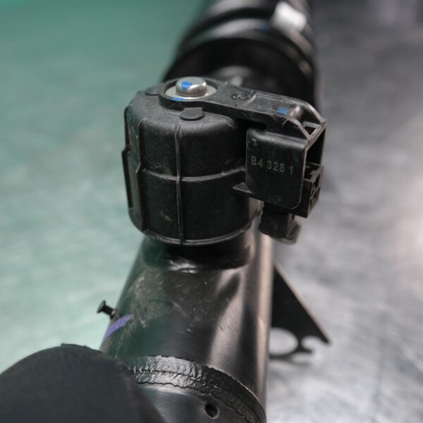 LEFT FRONT STRUT G05 (439) *31-10*