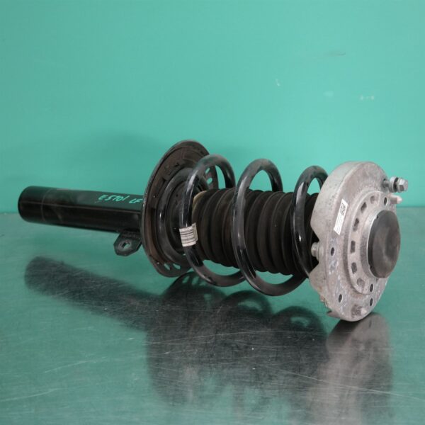 LEFT FRONT STRUT F40 (905) *31-10*