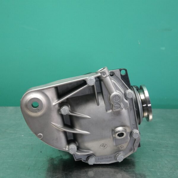 DIFFERENTIAL CENTRE E84 Rear (932) *33-05* 4.44R