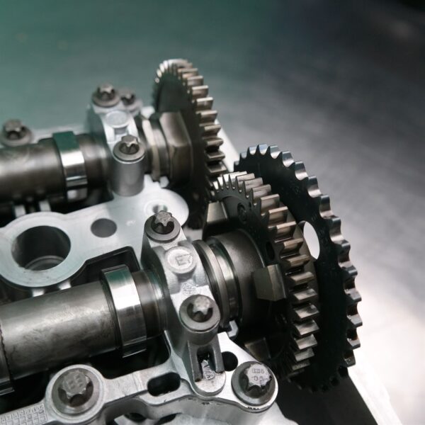 CYLINDER HEAD F15 (927) *11-15* D6