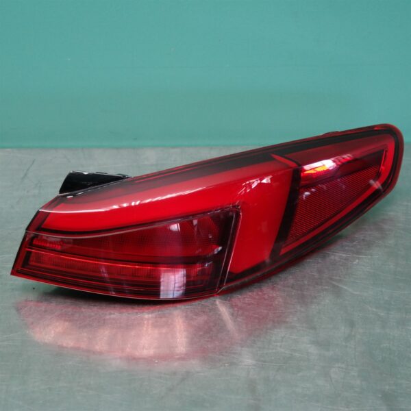 RIGHT TAILLIGHT F44, SEDAN, IN BODY, LED TYPE, 09/19-
