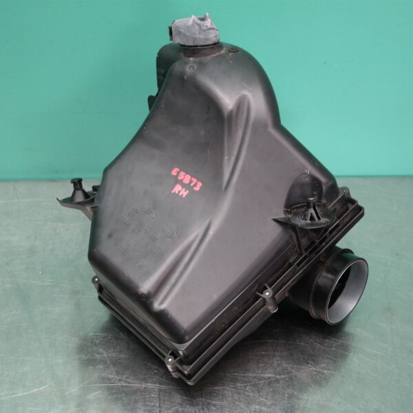 AIR CLEANER/BOX F30 (268) *13-20* M3 RH