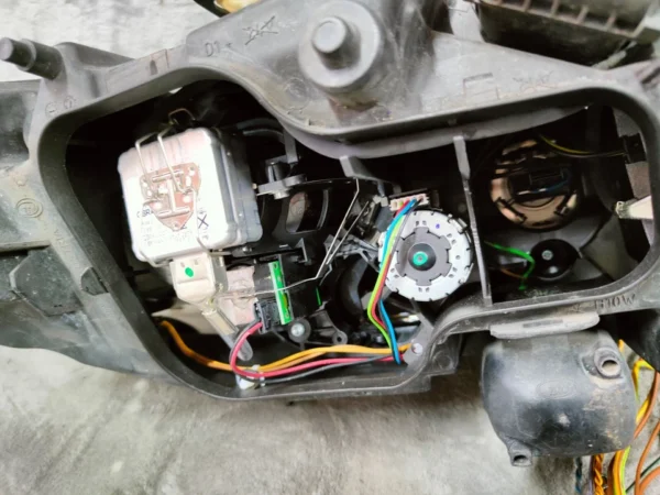 s-l960 (17) 06-08 BMW 325i 330i 328i 335i Sedan Headlights Head LAMPS XENON HID E90