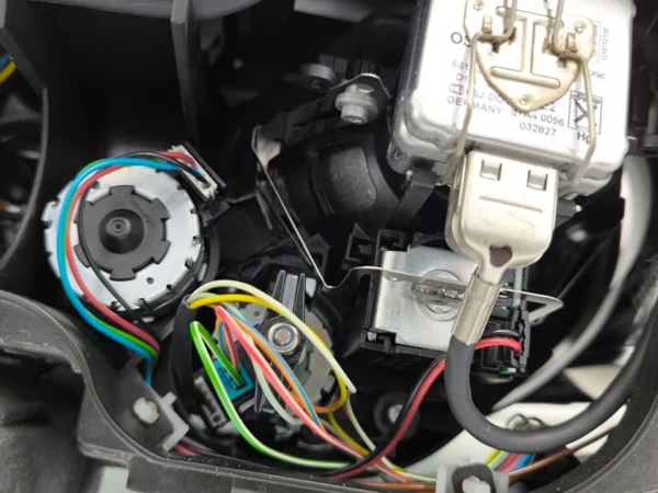 BMW 325i 330i 328i 335i E90 E91 Dynamic XENON HID Sedan Front Headlight Lamp AFS