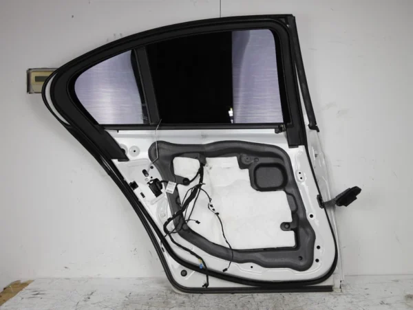11-16 BMW F10 528i 535i 550i REAR LEFT DRIVER DOOR COMPLETE ALPINE WHITE 300
