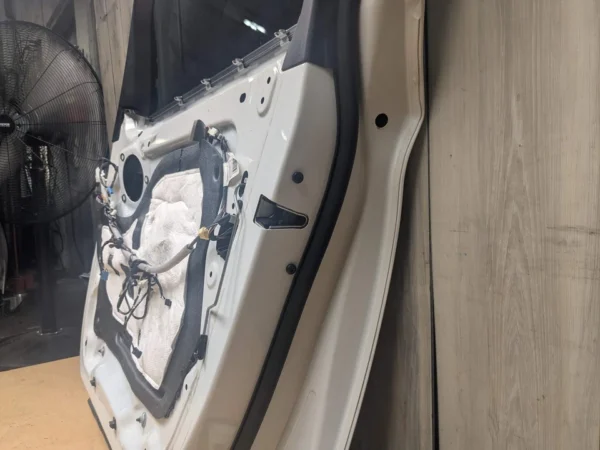 11-17 OEM BMW F25 X3 28 35 FRONT Right Passenger Door Shell Panel White 300