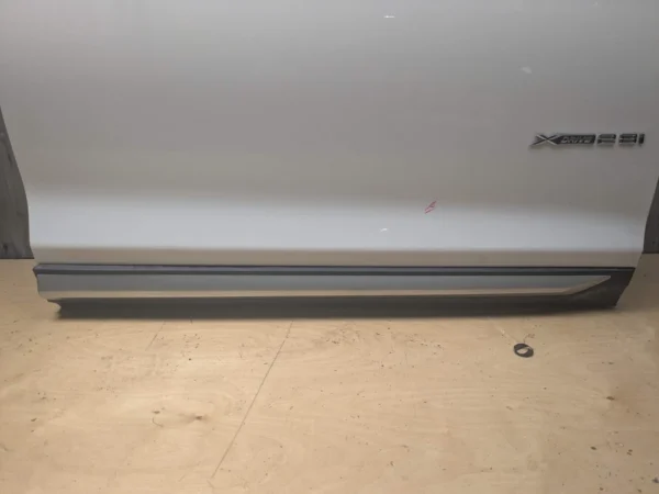 11-17 OEM BMW F25 X3 28 35 FRONT Right Passenger Door Shell Panel White 300